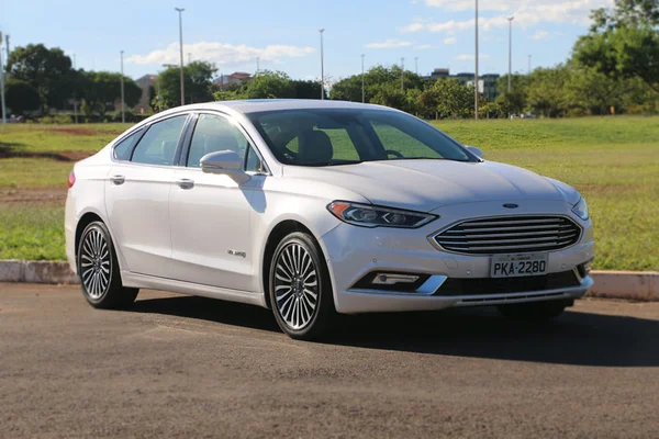 Ford Fusion Hybrid: consumo em baixa, tecnologia e conforto em alta