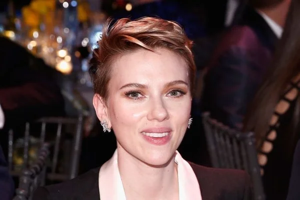 Após divórcio, Scarlett Johansson fala: “Não é natural ser monogâmico”