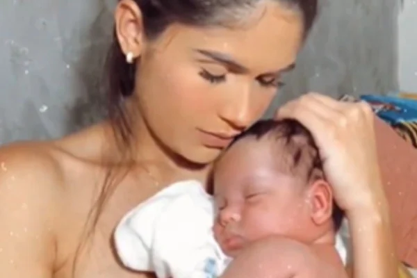 A influenciadora Gabi Cazimiro com o Davi, que morreu aos cinco meses