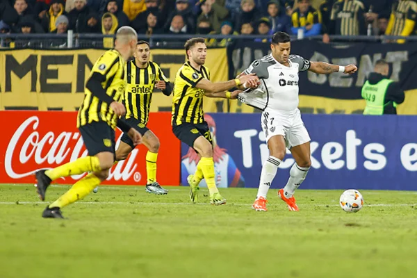 Imagem colorida de Peñarol e Atletico-MG