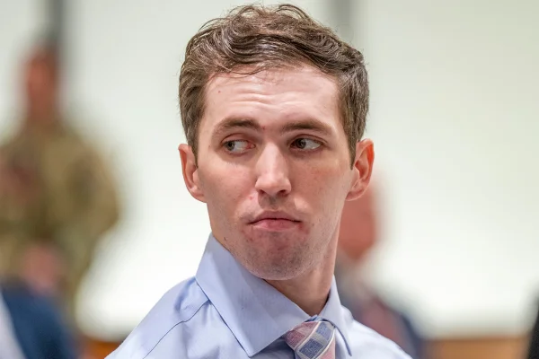 Tyler Robinson é acusado de matar o ativista Charlie Kirk