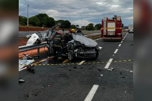 acidente caminhão e carro norte de minas MGC-135