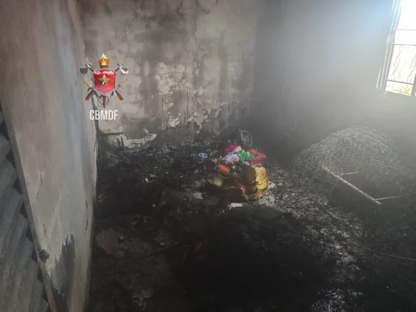 Incêndio destrói residência no Entorno do DF e mobiliza bombeiros