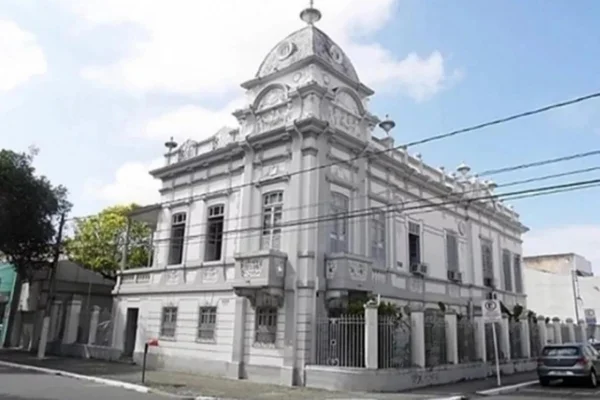 Imagem colorida de Igreja em Aracaju - Metrópoles