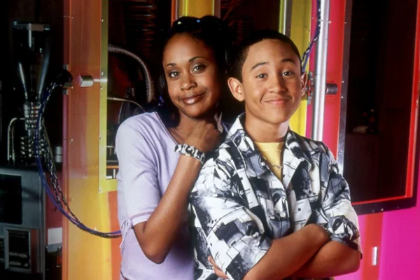 Raquel Lee e Tahj Mowry em The Poof Point