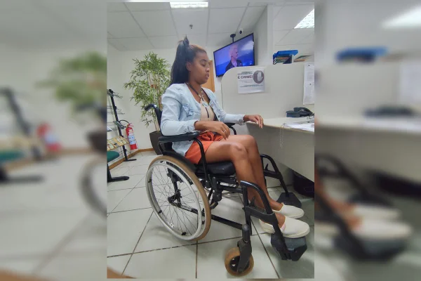 mulher perde movimento pernas 3