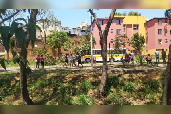 acidente ônibus escolar BH