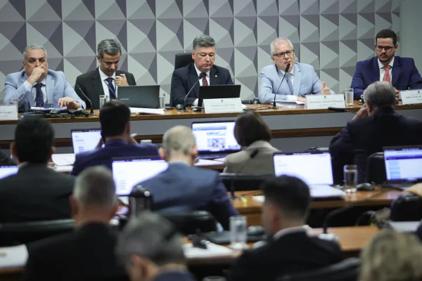 Ex-presidente do INSS Instituto Nacional do Seguro Social Alessandro Stefanutto é ouvido pela CPMI que apura fraudes nos descontos previdenciários do órgão Metropoles