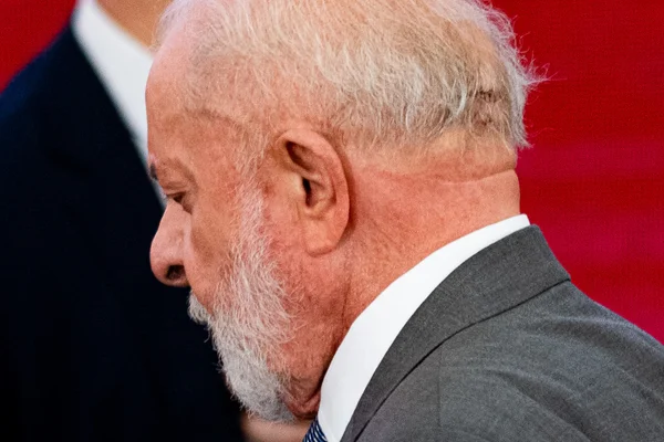 Lula passou a noite bem e está de bom humor, diz médico do presidente