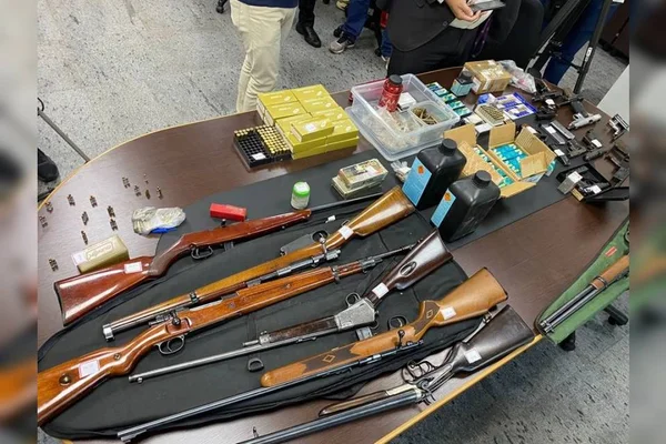 PCDF encontra arsenal em casa de auditor do DF Legal preso em operação