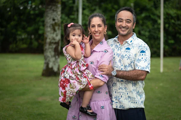 Juliana Cançado comemora aniversário em sunset com a família e amigos