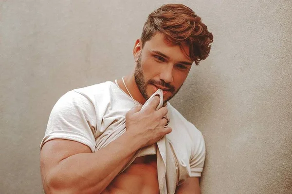 Lucas Viana, de A Fazenda, está em reality com Sabrina Sato