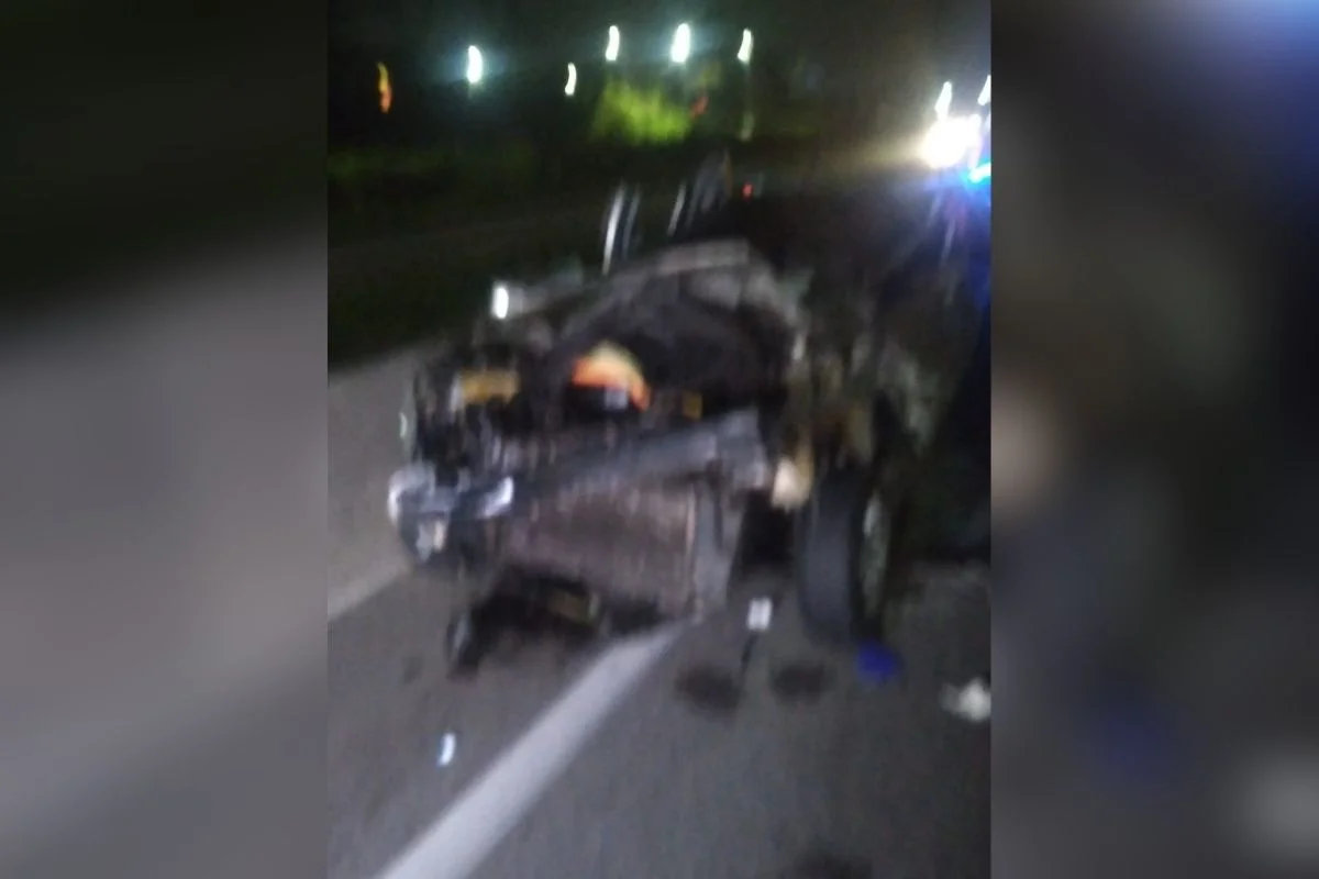 Três pessoas morrem em acidente de trânsito no Dia dos Pais Três pessoas morrem em acidente de trânsito no Dia dos Pais