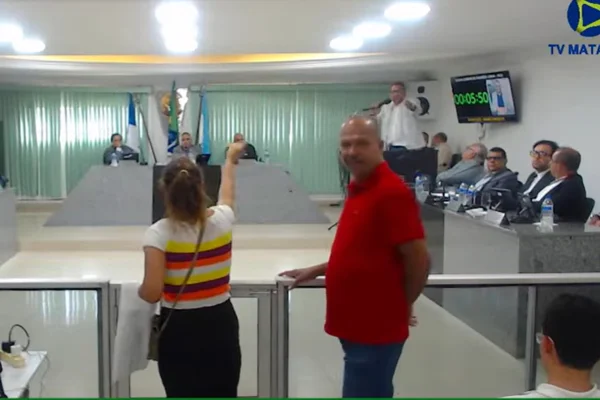 Imagem colorida, Mãe que cobrava direitos de filhos autistas denuncia vereador por ofendê-la - Metrópoles