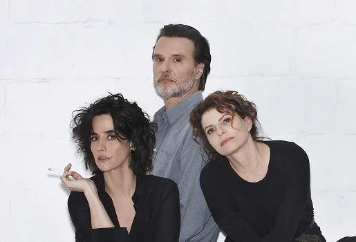 Debora Bloch e Mariana Lima encenam “Os Realistas”, no Teatro da Unip