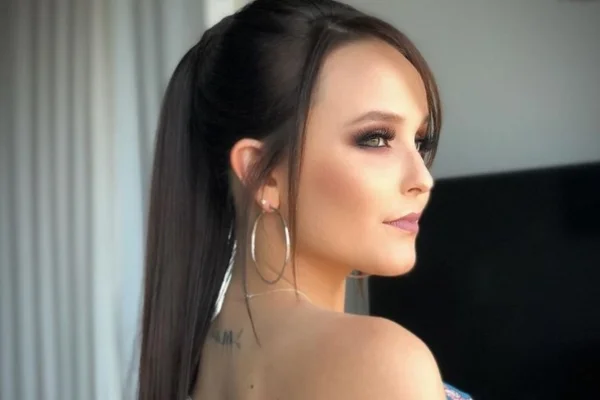 “Nojo”, diz Larissa Manoela sobre vídeo de sexo