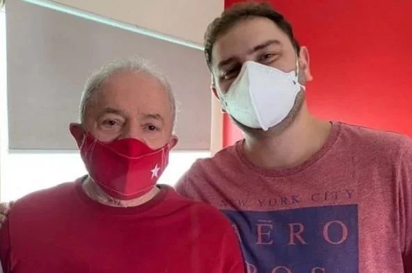 Filho de Lula rebate Eduardo Bolsonaro: “Culpa é do seu pai!”