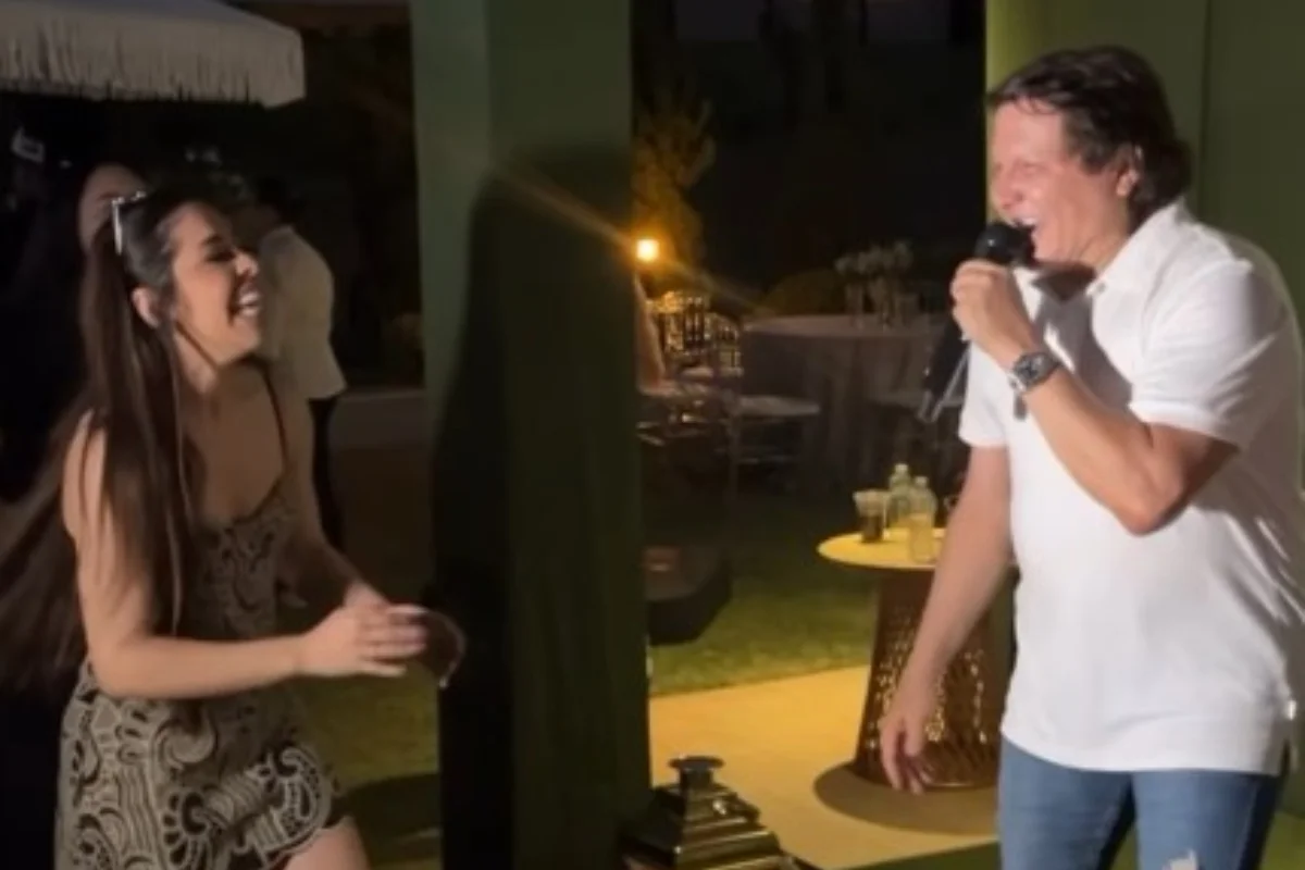 Giovani ao lado da nova namorada Giovani ao lado da nova namorada