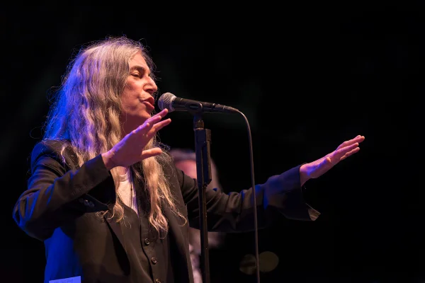 Patti Smith cancela 2º show em São Paulo após desmaio