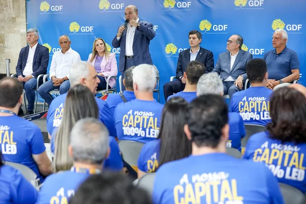 Ibaneis projeta que DF terá 100% da iluminação pública em LED até 2026