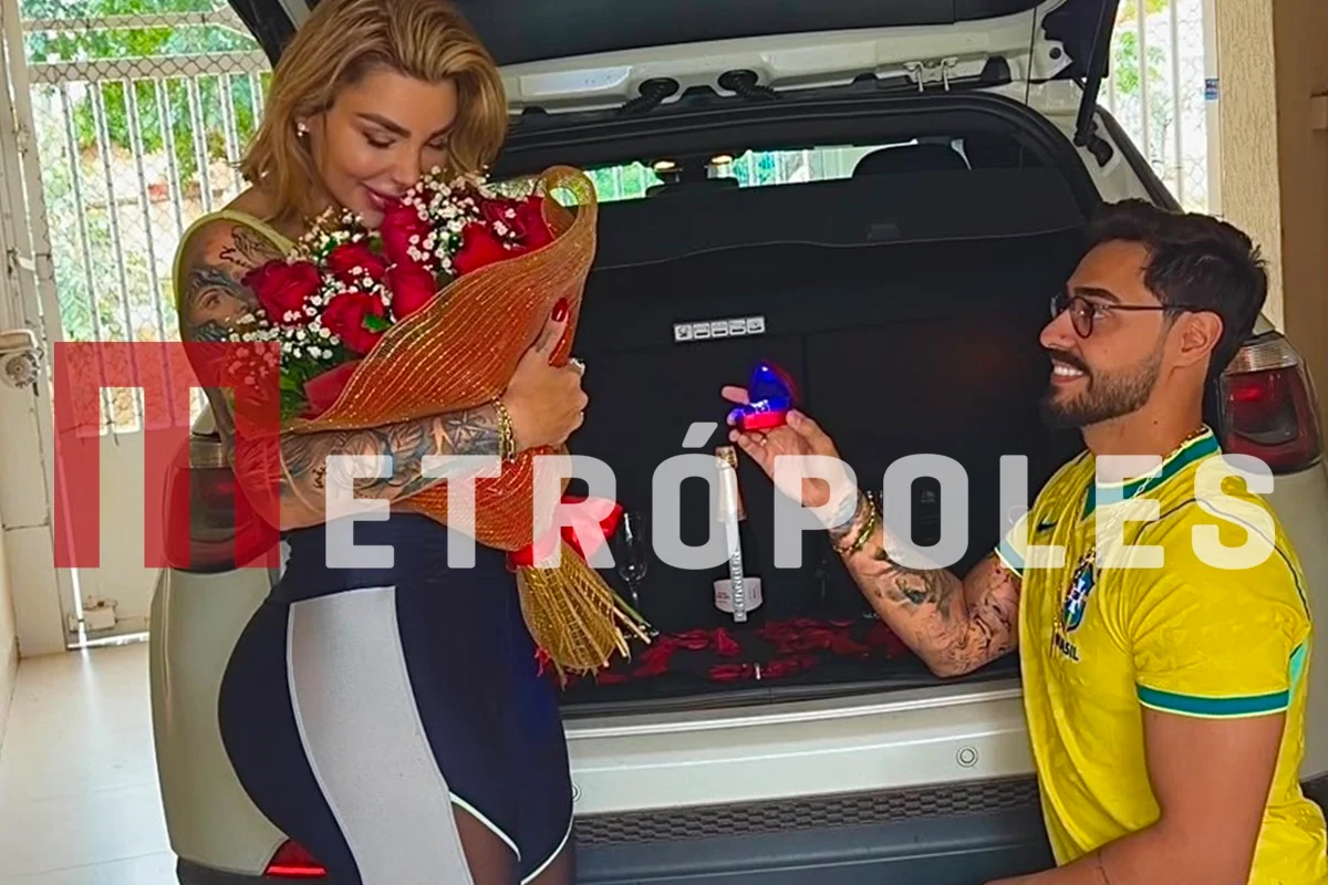 Jenny Miranda e Mateus Parpinelli ganhou um buquê de rosas vermelhas Jenny Miranda e Mateus Parpinelli ganhou um buquê de rosas vermelhas