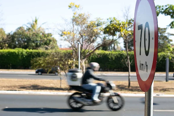 Transporte por moto adotado pela Uber é contestado por autoridades - destaque galeria Transporte por moto adotado pela Uber é contestado por autoridades - destaque galeria