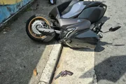 Filho de policial civil estava na garupa da motocicleta quando criminosos anunciaram assalto. Um suspeito foi morto e outro conseguiu fugir - Metrópoles Filho de policial civil estava na garupa da motocicleta quando criminosos anunciaram assalto. Um suspeito foi morto e outro conseguiu fugir - Metrópoles
