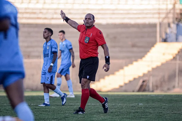 Árbitro Marcelo Oliveira erra lances capitais e Brasiliense fica na bronca na Série D
