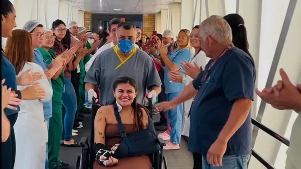 Mulher que teve mão decepada por ex-namorado recebe alta