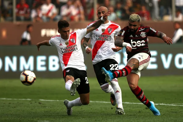 Imagem colorida de Gabriel Barbosa na final da Libertadores 2019