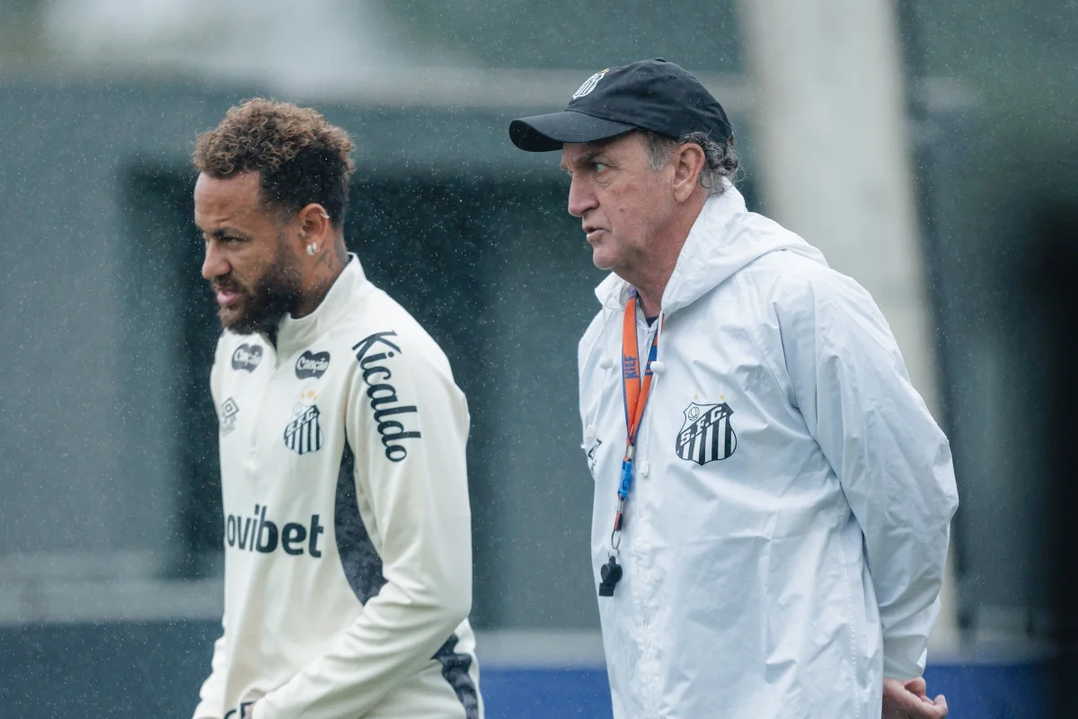 Neymar treina com demais companheiros em reapresentação no Santos