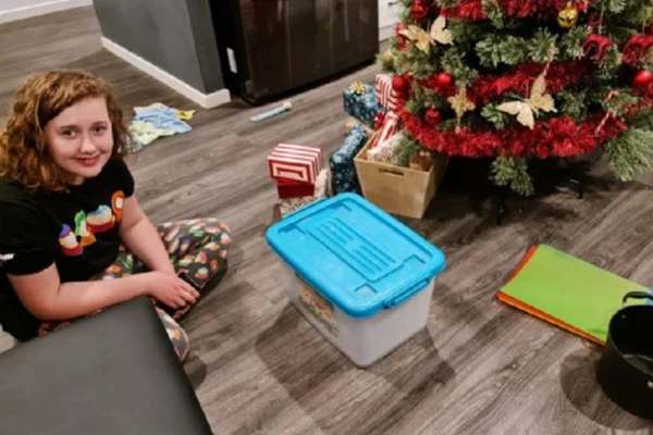 Cobra entre presentes de Natal