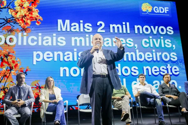 Ibaneis assina nova redução de interstício para bombeiros e PMs