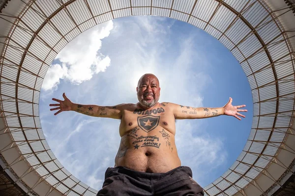 Conheça torcedor do Botafogo que tem 50 tatuagens do Glorioso