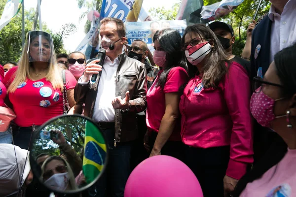Russomanno foge do assunto Flávio Bolsonaro: “Não tenho nada com isso”
