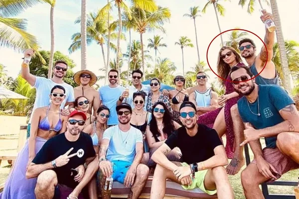 Fotos. Caio Castro e Grazi aparecem juntinhos no meio de amigos