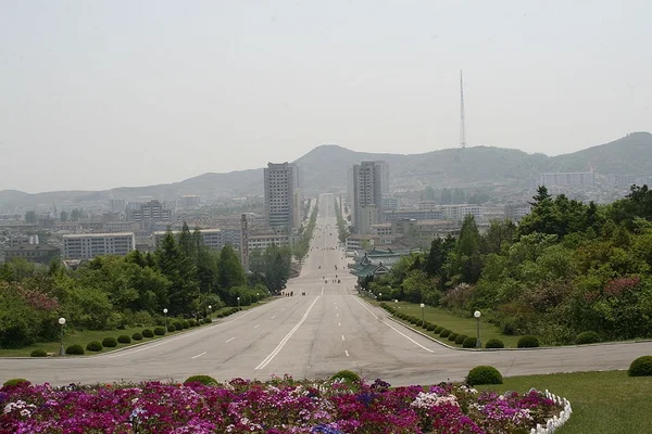 Coreia do Norte interrompe contato militar com Seul e ocupa complexo industrial