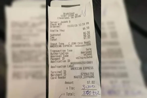 Homem deixa US$ 3 mil de gorjeta a funcionários de restaurante nos EUA