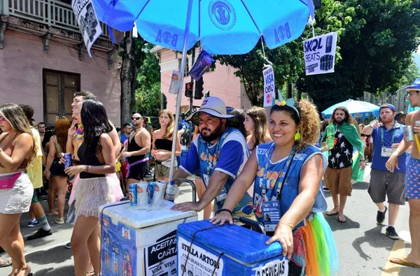 Ambev não definiu se ajudará ambulantes do Carnaval cancelado do Rio