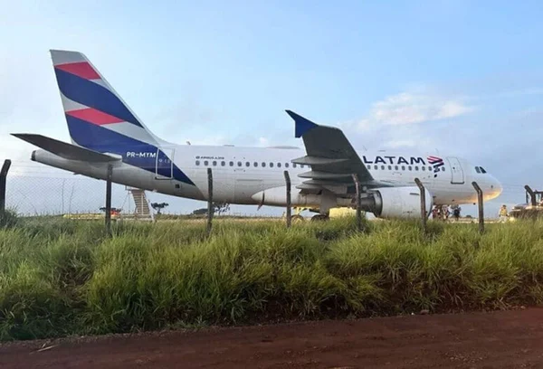 SC: aeroporto amanhece fechado após avião sair da pista durante pouso