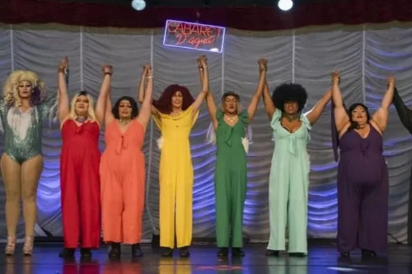 Após apontar censura, coletivo de drag queens se apresenta em festival