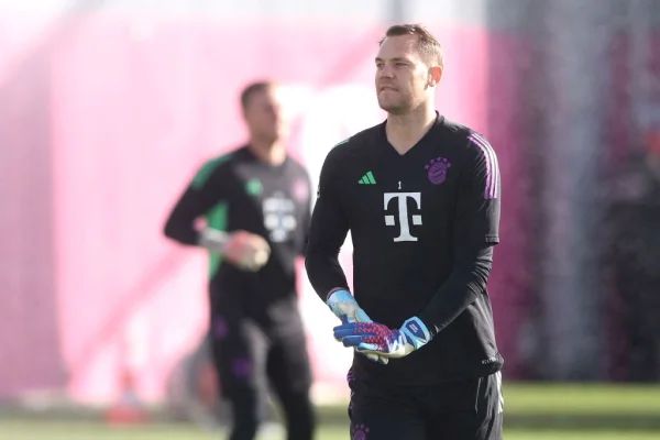 Imagem colorida de Neuer em treino recentemente- Metrópoles