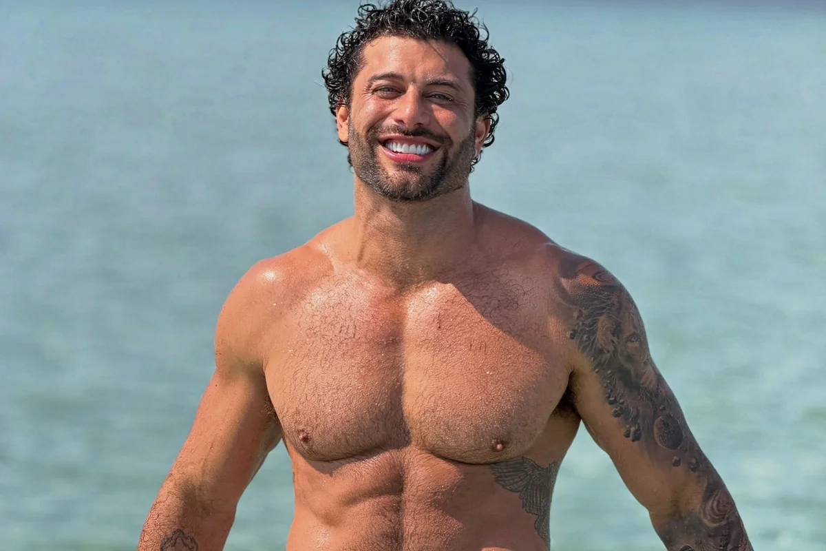 Jesus Luz posa sorridente para o Instagram Jesus Luz posa sorridente para o Instagram