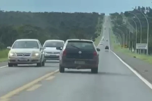 Bêbado, motorista anda em zigue-zague e quase causa acidente no DF