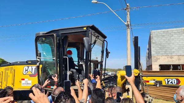 Ibaneis assina ordens de serviço para obras no Sol Nascente