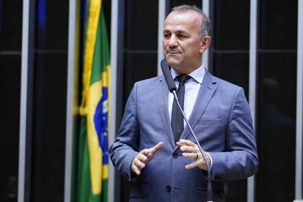 Petista que votou contra tornar pedofilia crime hediondo diz que errou