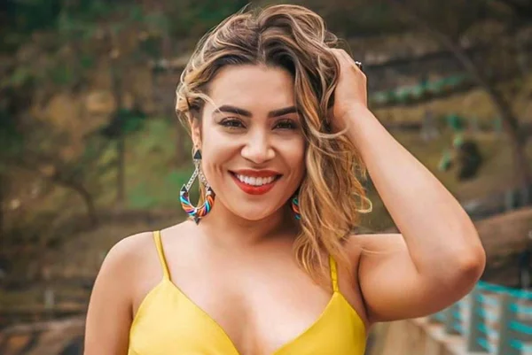 Naiara Azevedo