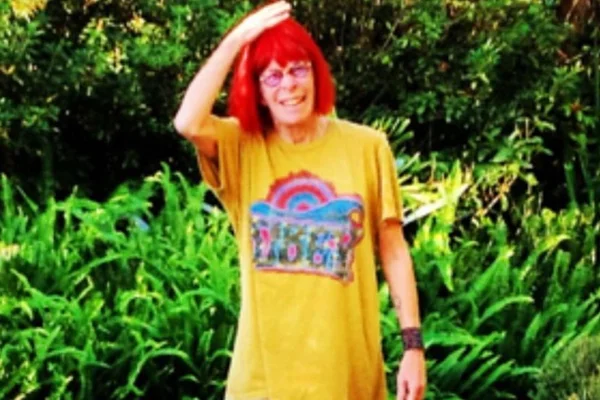 Rita Lee é exaltada por sinceridade nas redes: “Maior ícone tweeteira”