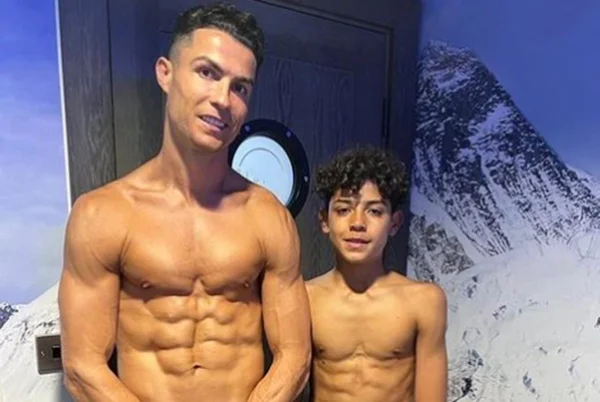 Cristiano Ronaldo posta foto ao lado do filho