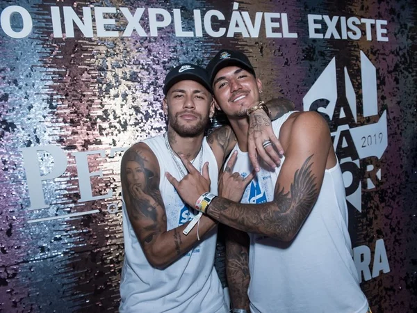 Neymar e parças ficam órfãos após cancelamento do Réveillon Mil Sorrisos